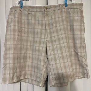 PGA Tour Men’s Light Beige Checkered/Plaid Golf Shorts Size 40